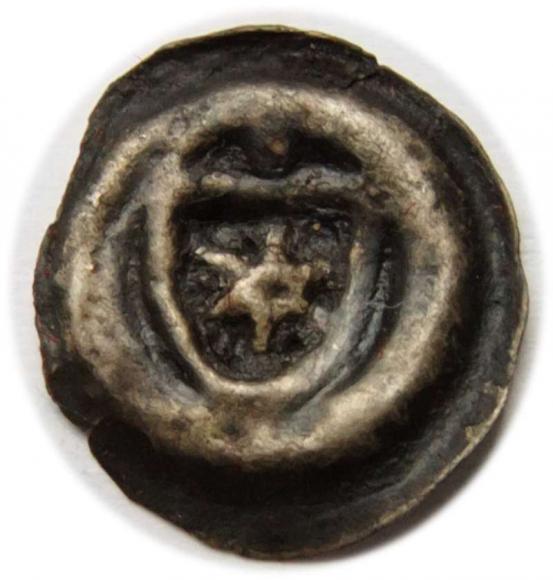 Brakteat Zakon Krzyżacki tarcza z gwiazdą i kulą (1)