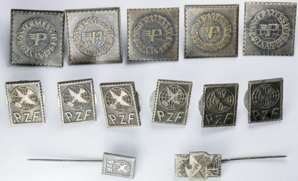 Zestaw 13 pinów filatelistycznych (6)