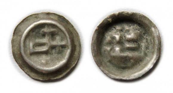 Brakteat kwadrat z krzyżami i gwiazdką Zakon Krzyżacki (1)