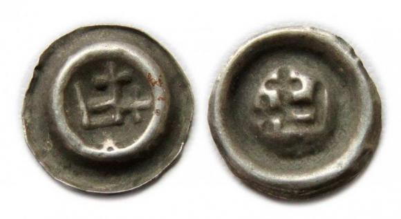 Brakteat kwadrat z krzyżami i gwiazdką Zakon Krzyżacki (1)