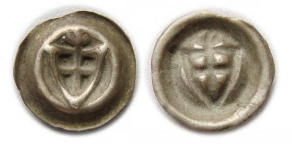 Brakteat tarcza z trójlistkiem Zakon Krzyżacki (1)